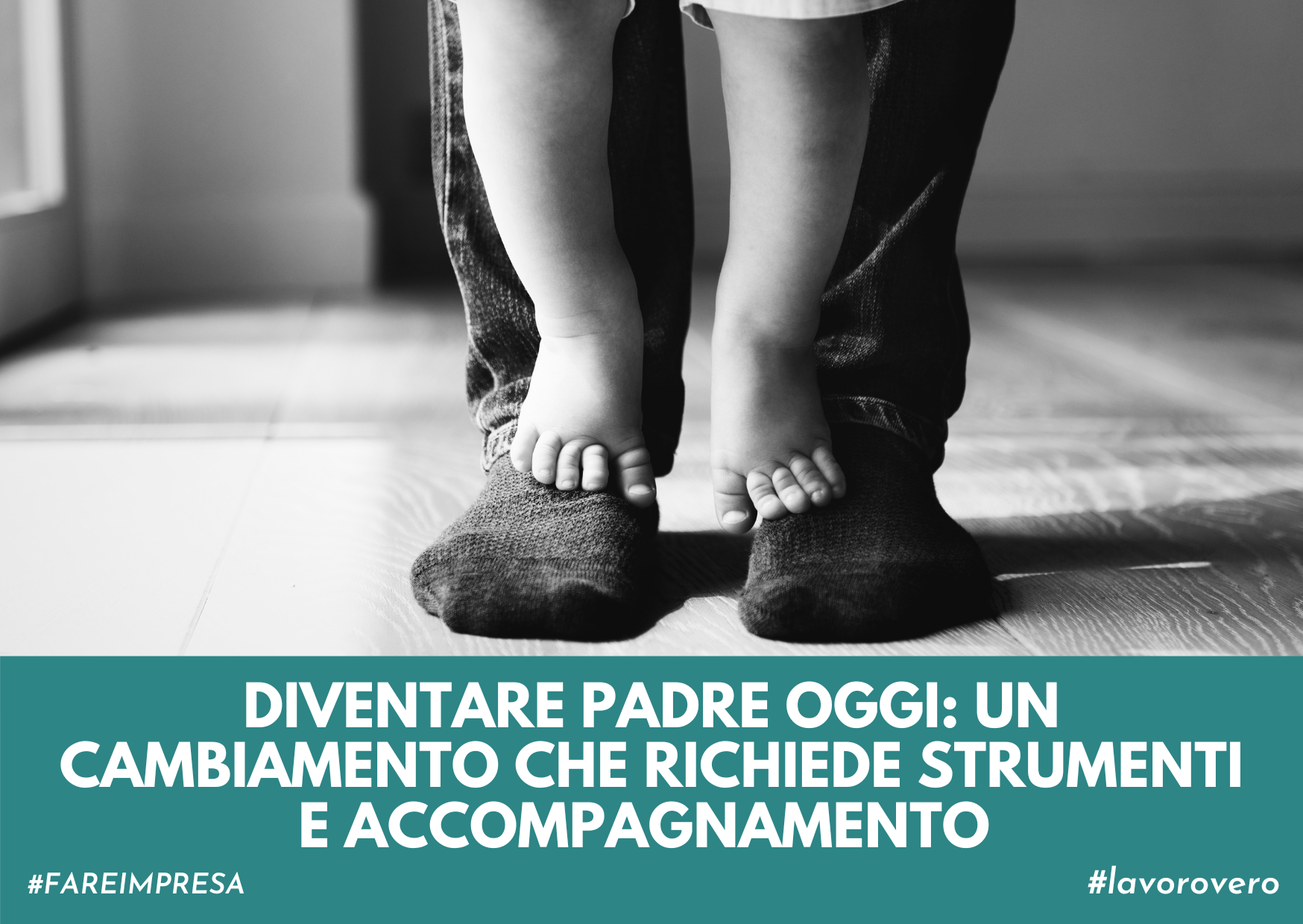 Immagine di piedi di bambino su piedi di papà