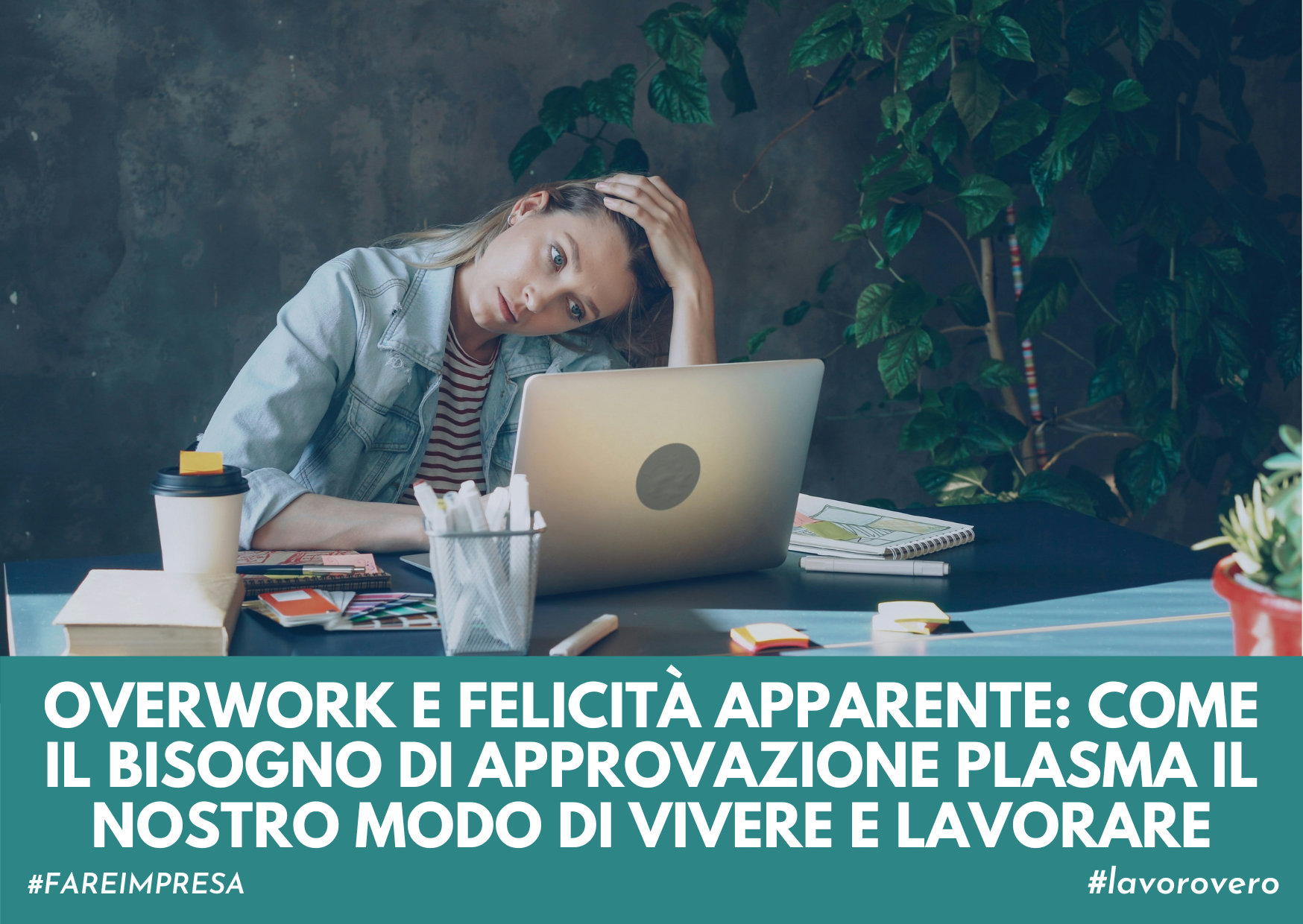 immagine donna stanca davanti al computer