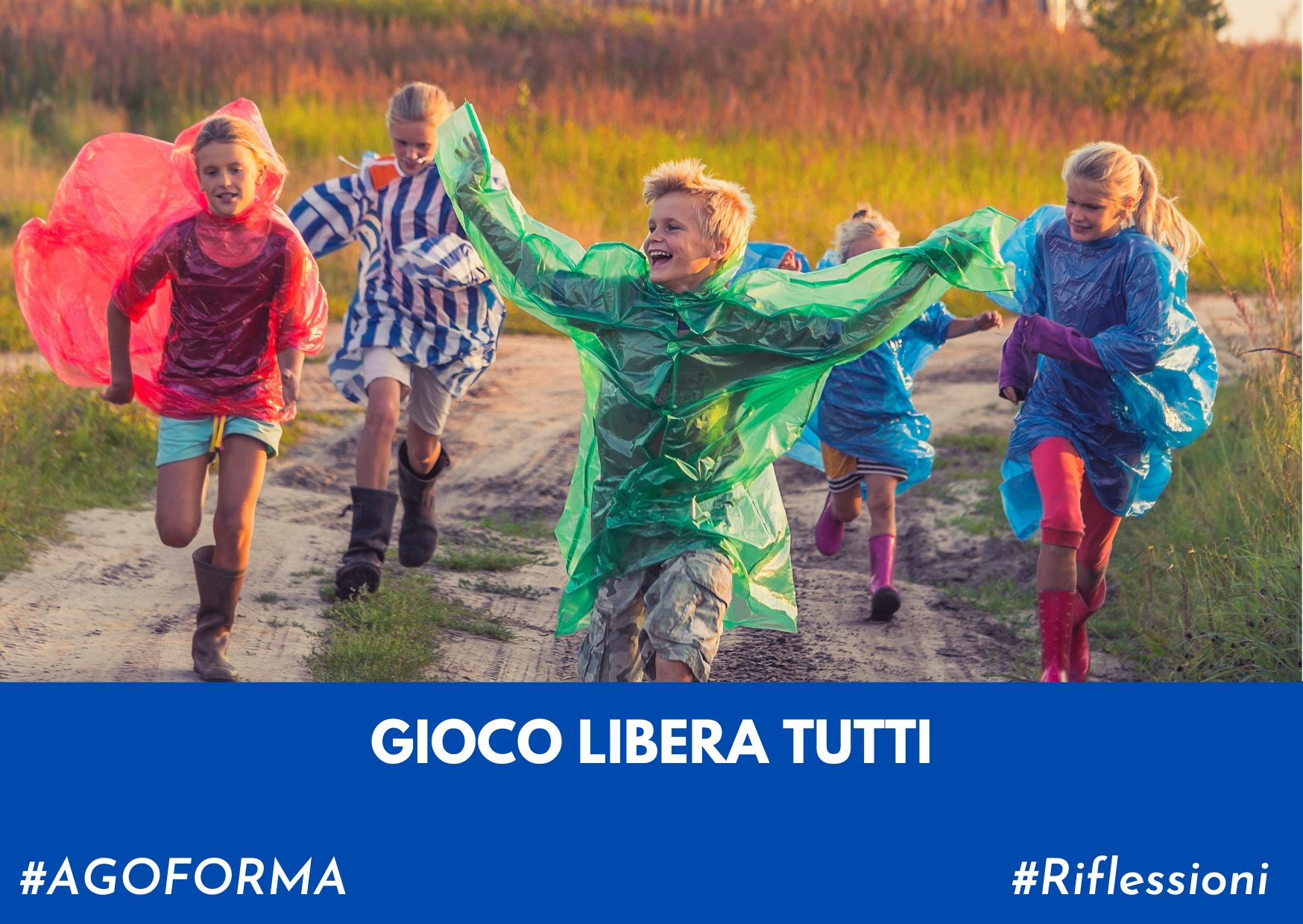 Ragazzi che giocano in un campo