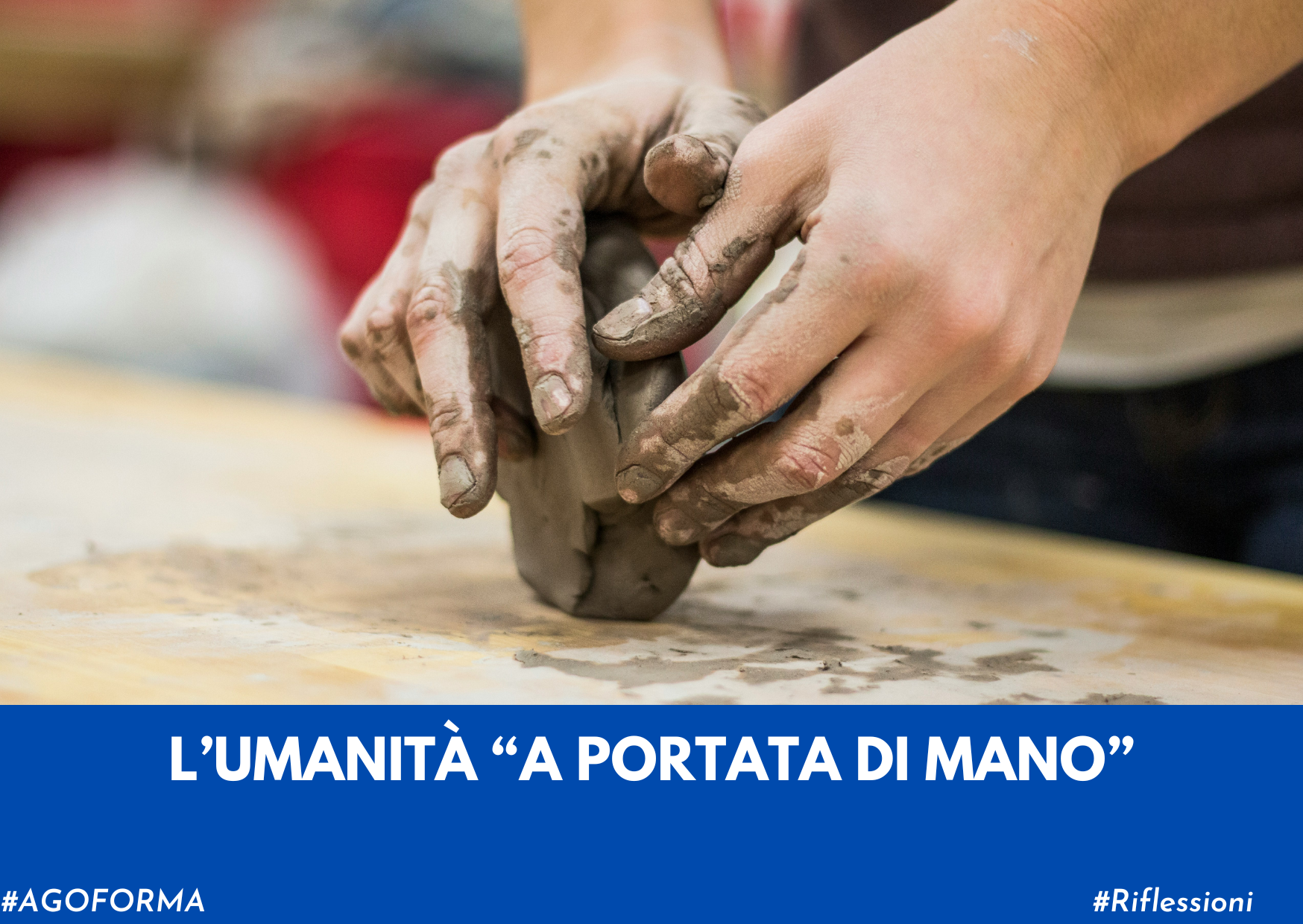 immagine mani che lavorano l'argilla