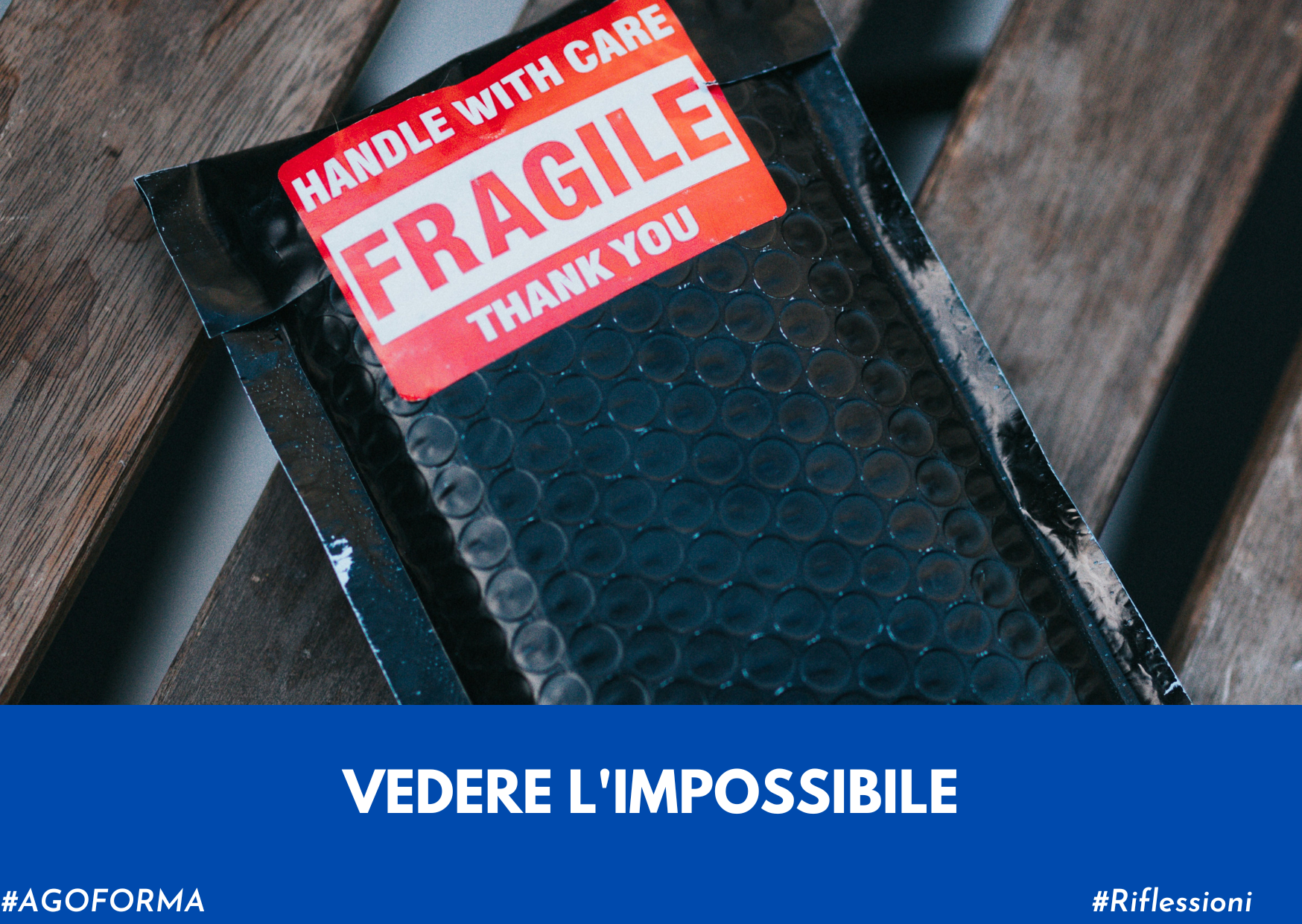 immagine di un pacco con scritto sopra "Fragile"